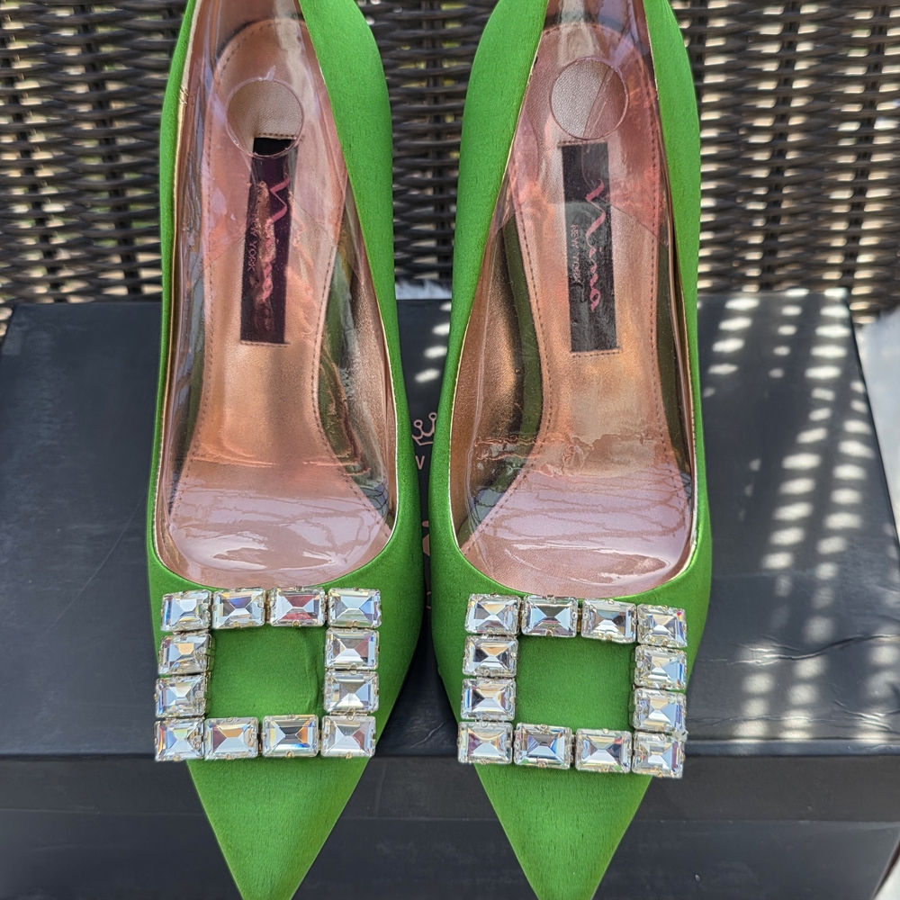 Elegant Green Women's Shoes with Crystal Embellishments
